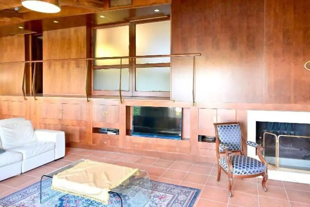 Villa Sull\'Aurelia Antica contacts